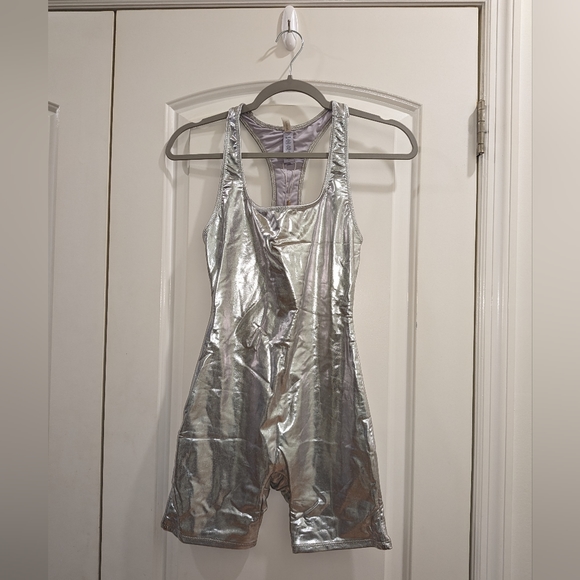 NWT SKIMS METALLIC SWIM CYCLE SUIT IN NICKEL SIZE SMALL - Picture 6 of 7